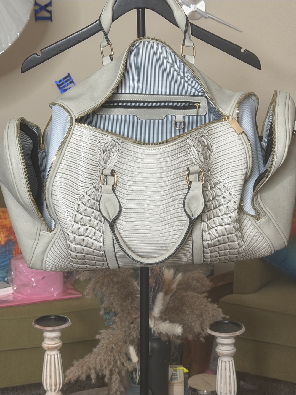 Elegant Women's Cream Textured Tote Bag with Gold Hardware